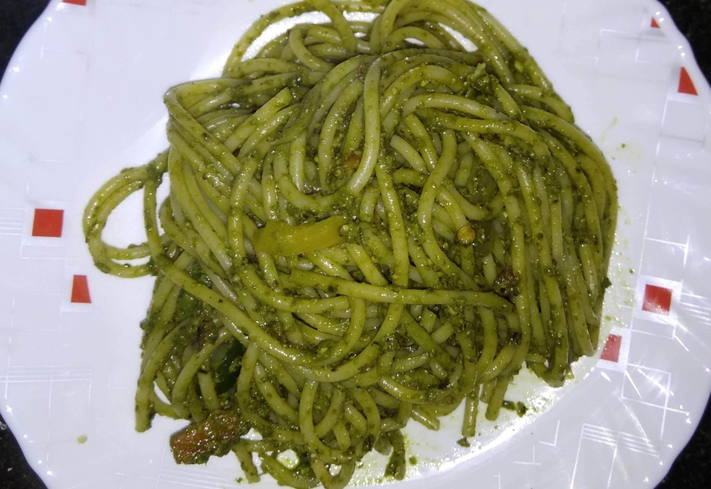 spaghetti basil pesto sauce